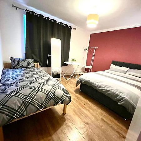 Private Room With Two Beds Near Central London Exterior foto